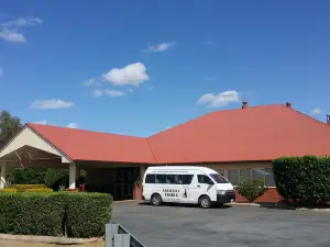 Emerald Explorers Inn