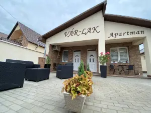 VAR-Lak Apartman