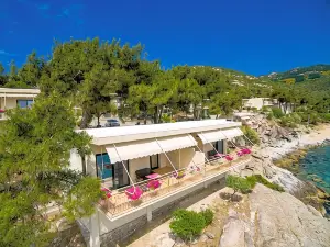 Tosca Beach Hotel