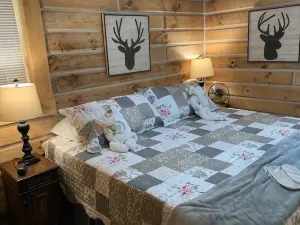 Cozy Cabin Retreat with Hot Tub and Fire Pit - Charming Escape