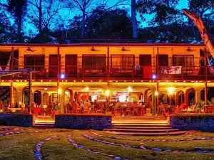 Iguana Lodge Beach Resort and Spa