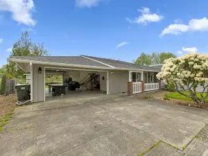 Lakefront Gateaway at Chambers Lake - 3 bd 2 ba w/ AC
