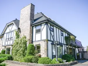 Blueberry Grove Retreat