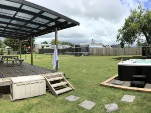 Black Beauty - Spacious Family Retreat for 12 +Spa