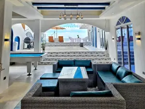 D'KRONOS HOTEL & RESORT