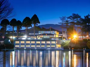 The Lakeside Hotel & Leisure Centre