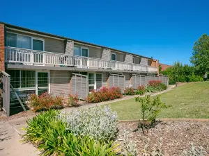 Bathurst Studio Apartments