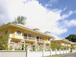 Reef Holiday Apartments