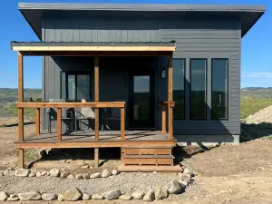 Peaceful Retreat: Modern, Moody, w/ Mountain Views, Covered Deck + Firepit