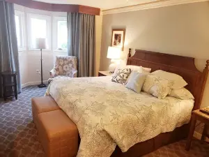 Water-view in Kingsmill, 10 minutes to Busch Gardens & Colonial Williamsburg!
