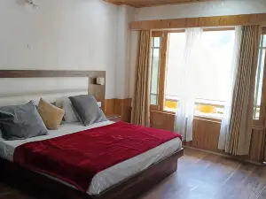 Tirthan Villa and Resort