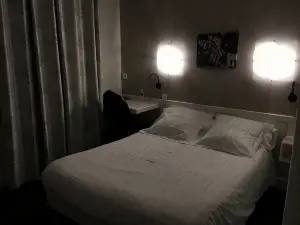 日拉斯蓋斯克尼酒店