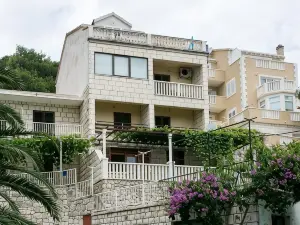 Apartments Laura