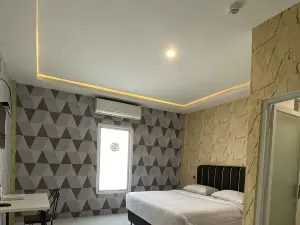 Miko Rooms & Capsules Hotel