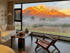 MU Mujing · Scenic View Chinese Inn (Mount Siguniang Scenic Area)