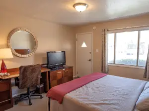 Circle R Motel