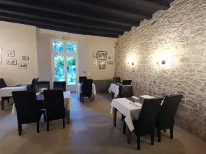 Logis le Relais du Chapeau Rouge