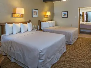 Thunderbird Lodge