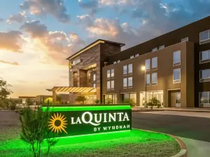 La Quinta Inn & Suites by Wyndham Phoenix West / Glendale