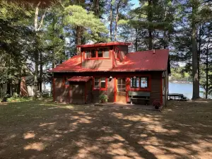 Lakeside Cottage near Adirondacks, Hot Tub, Pontoon Boat, Kayaks & Paddle Board