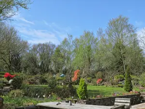 Five Oaks Bed & Breakfast with Free Parking, Tranquil Setting