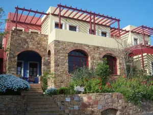 Aeriko Benovias Rooms & Apartments