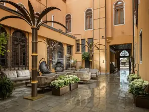 Palazzo Veneziano - Venice Collection