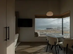 Peninsula Suites