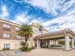 Holiday Inn Express & Suites Beaumont NW Parkdale Mall by IHG