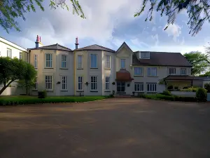 Les Douvres Hotel