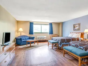 Super 8 by Wyndham Mahwah