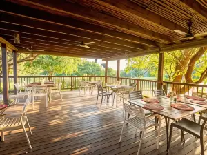 Hamiltons Lodge & Restaurant