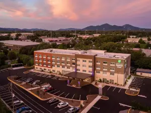 Holiday Inn Express & Suites ROANOKE – CIVIC CENTER by IHG