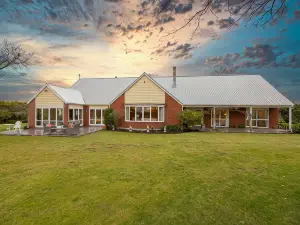 Calm Swan Villa