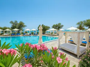天堂度假村Evia，Radisson Individuals成員
