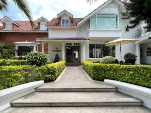 Casa Bonita Hotel & Luxury Residence