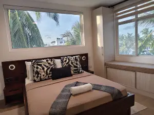 Beachfront Penthouse (Kaya II)• Reliable Solar & Full AC