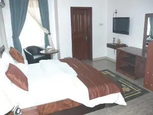 Madugu Hotel and Luxury Apartments