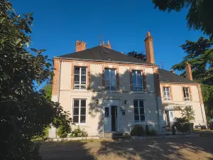 Logis Hotels Restaurants- Villa des Bordes