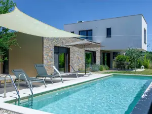 Villa Zen: Spacious Istrian Villa with Private Pool – Perfect for Families, Steps from the Sea