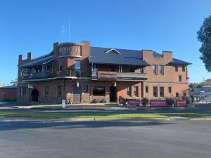 Commercial Hotel Kaniva Call to Save Dollars