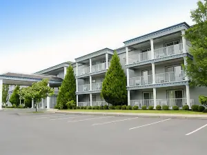 Best Western Plus Grand Manor Inn