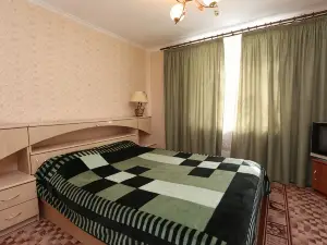 Salyut on Shkolnaya Street, 4