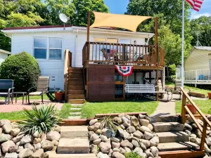 Stone Lake Cottage Middlebury in Boat Fish Getaway