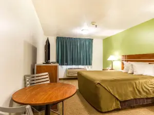 Econo Lodge Inn & Suites Pekin - Peoria Area