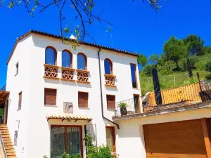Ca l' Ermitanyo- Casa Torre Blanca