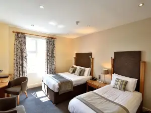 Queens Court Hotel
