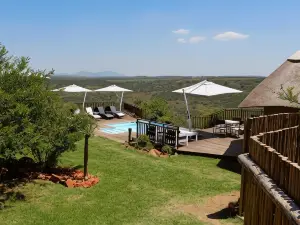 Umzolozolo Private Safari Lodge & Spa