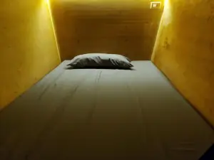 iStay Hostel and Capsule