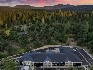 The Inelle, Oakhurst Yosemite, a Tribute Portfolio Hotel